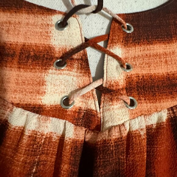 * ❤️PERFECT for FALL TOP w/CRISS-CROSS TIE DETAIL SMALL - Picture 5 of 7